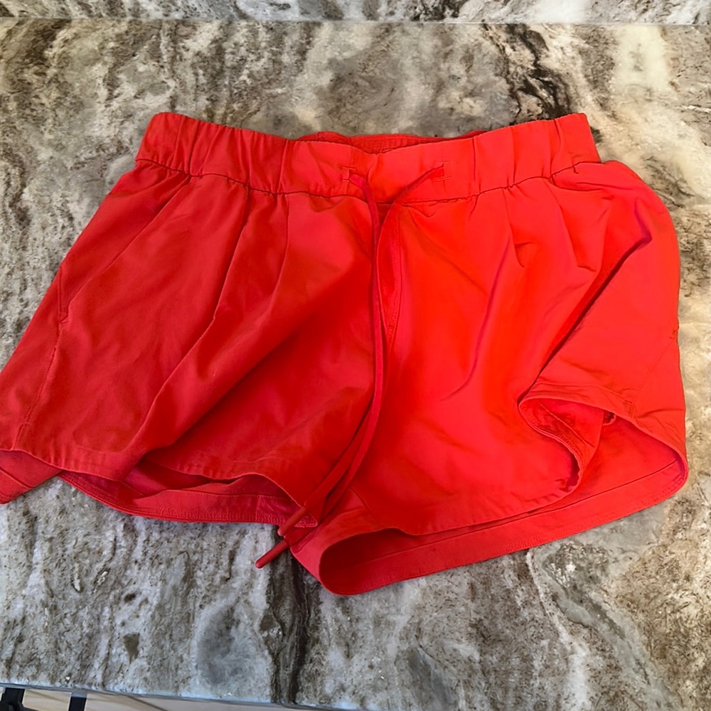 lululemon shorts mid rise size 6